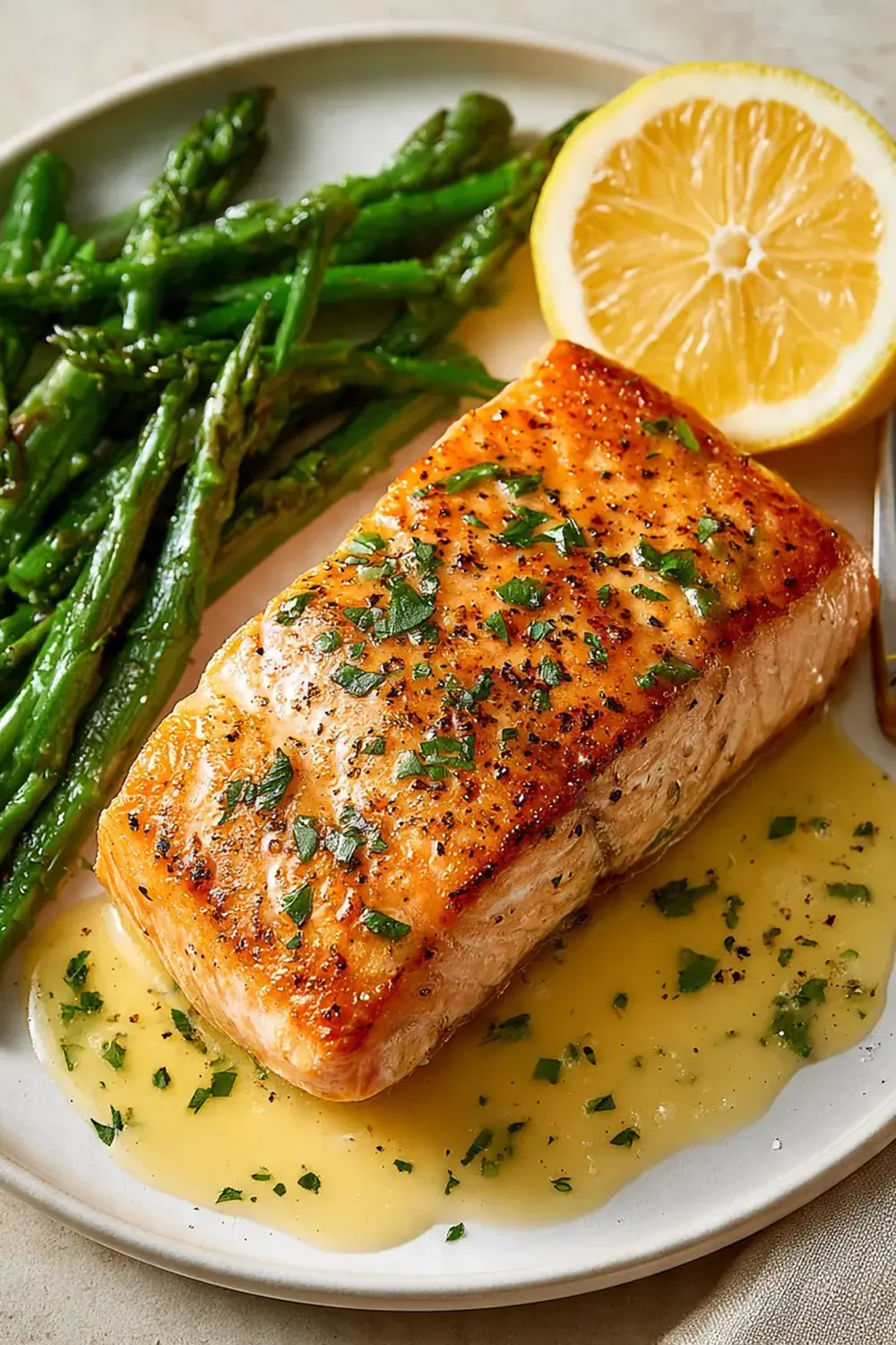 Pan-Seared Salmon with Lemon Butter Sauce